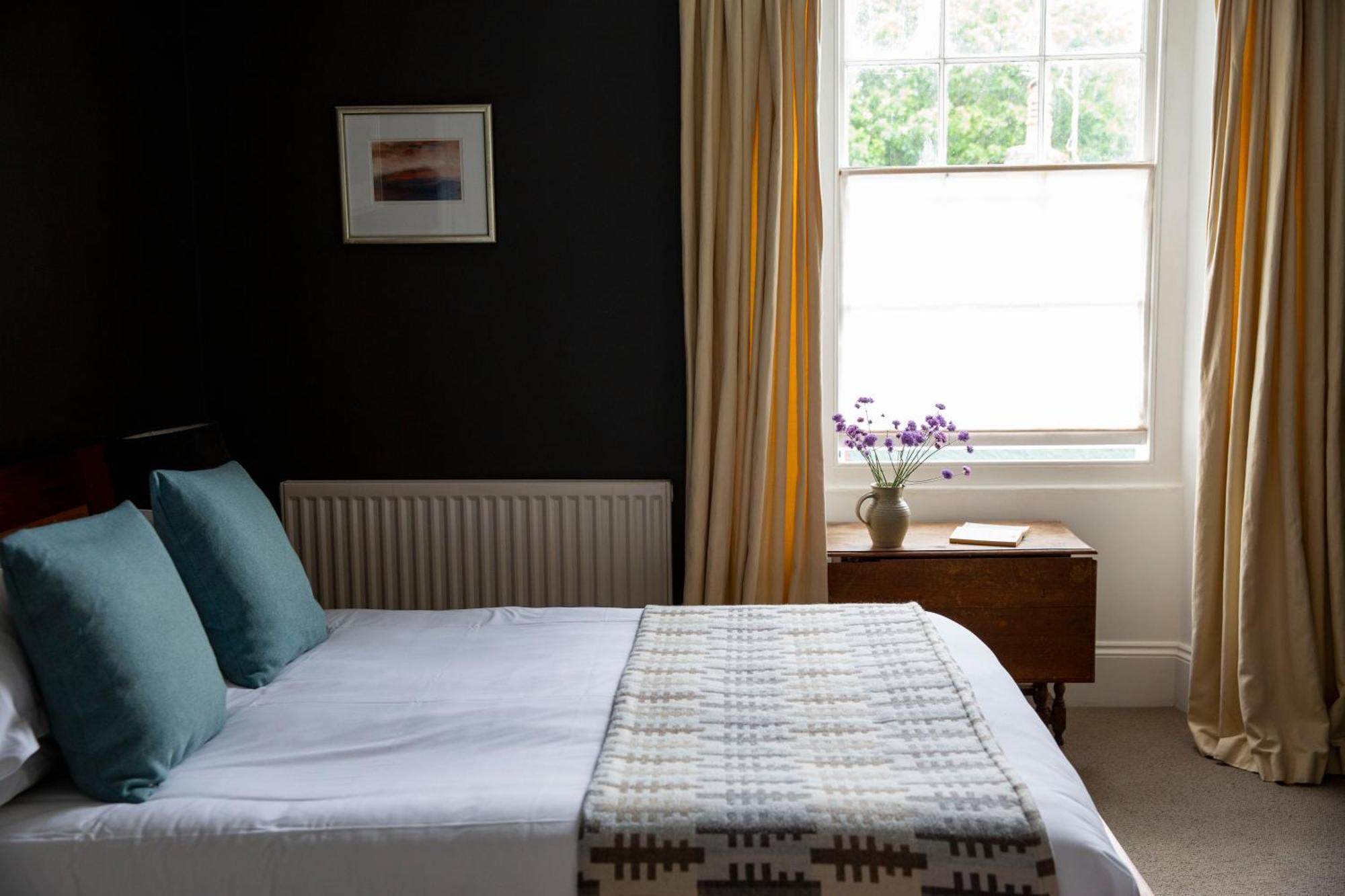 Llys Meddyg Hotell Newport  Exteriör bild