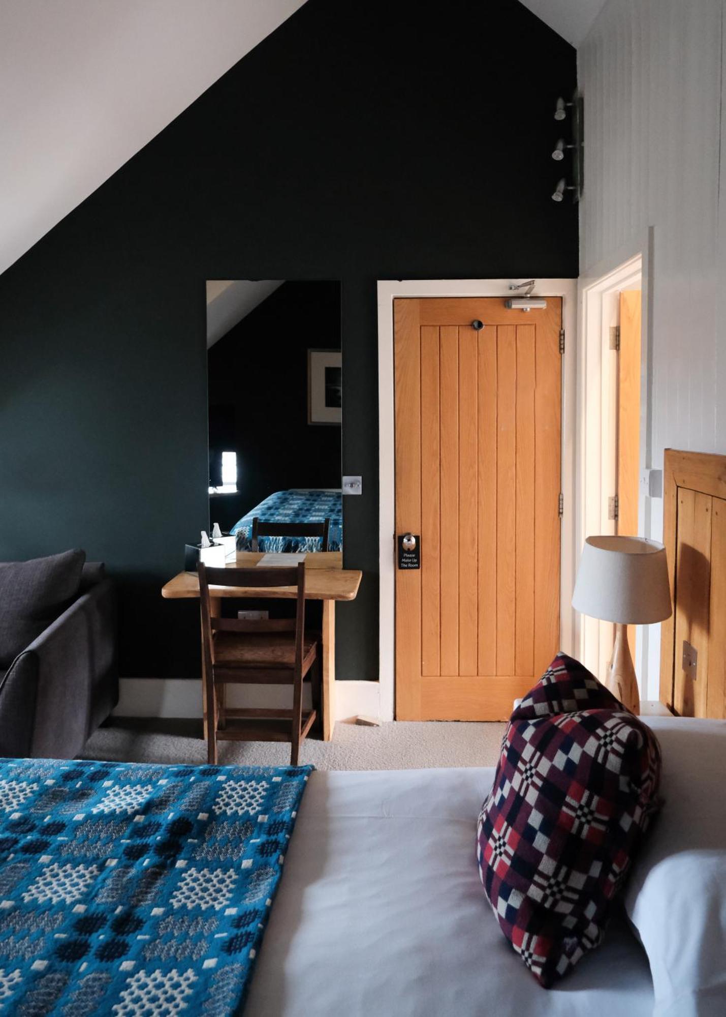Llys Meddyg Hotell Newport  Exteriör bild