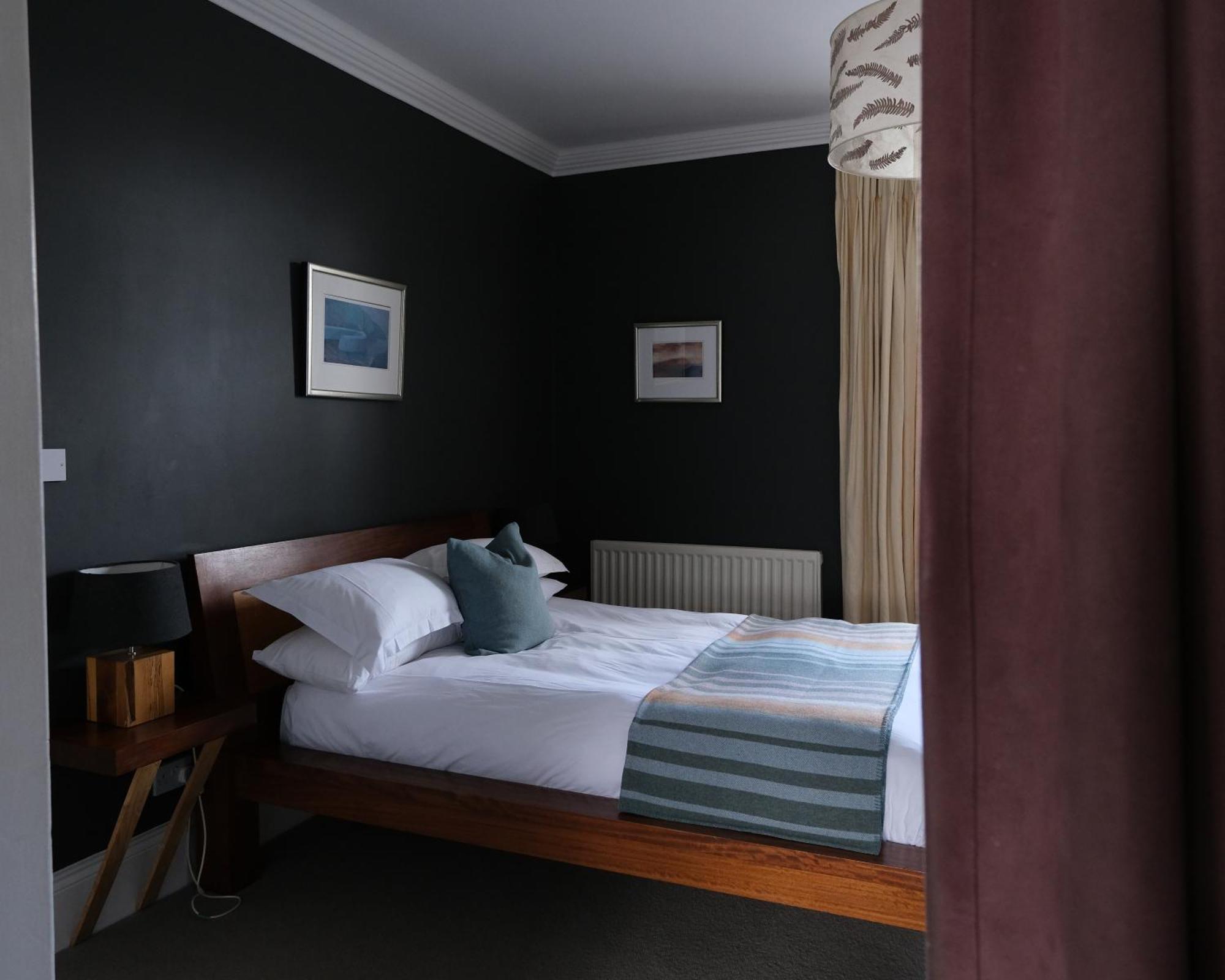 Llys Meddyg Hotell Newport  Exteriör bild