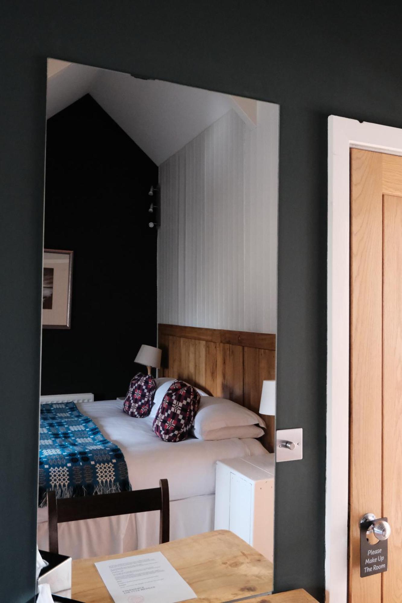 Llys Meddyg Hotell Newport  Exteriör bild
